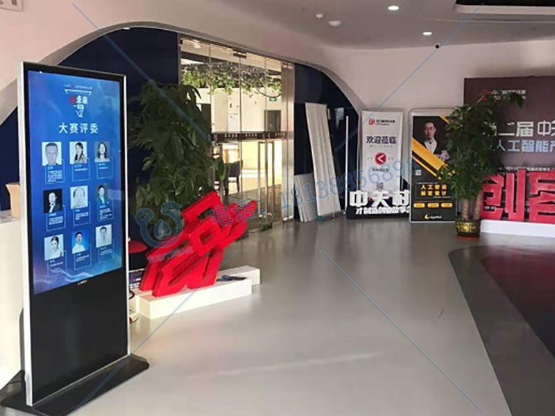 户外广告机和半户外广告机两者的区别有哪些？